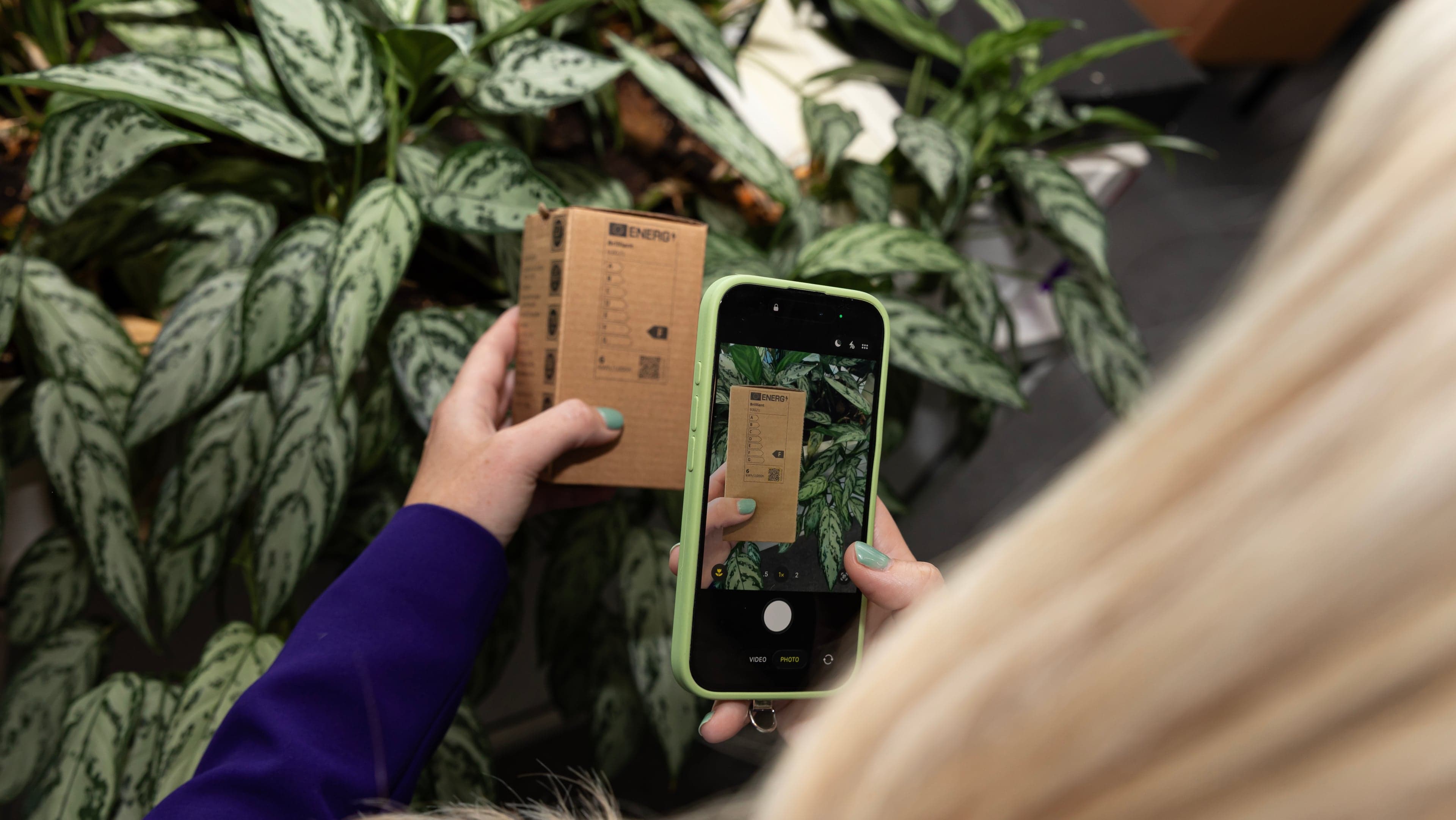 Escanear el código QR de un producto envasado en casa