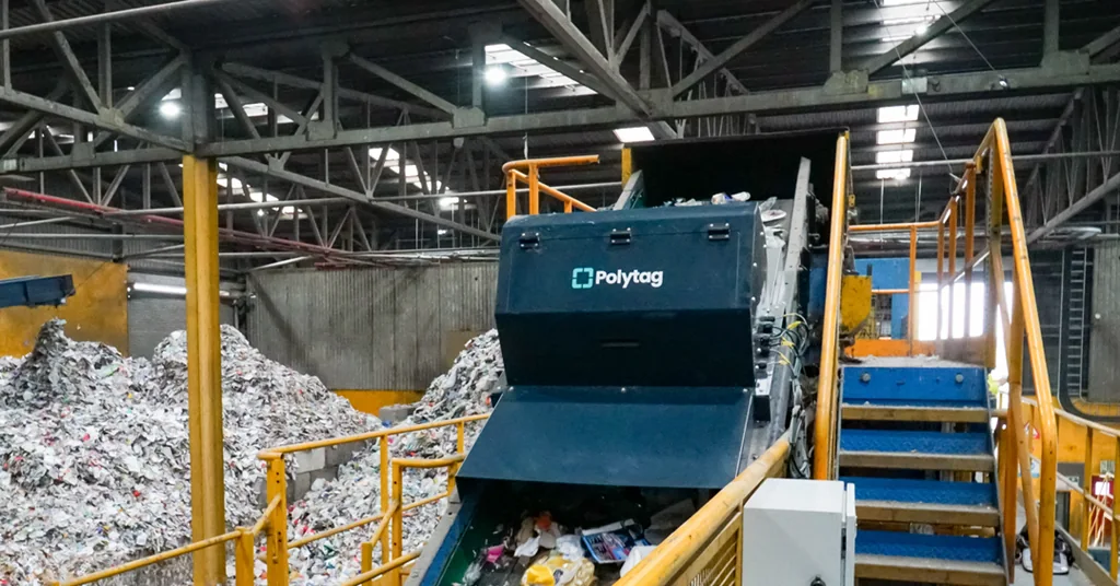 El kit Polytag es fácil de instalar en los centros de reciclaje (MRF).