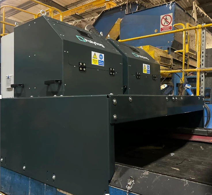 Photo d'une machine de tri et de scannage Polytag dans une installation de recyclage.